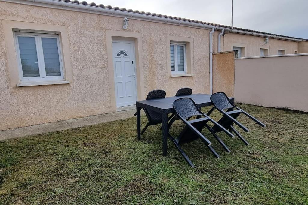Belle Maison Climatisee Renovee Pac-Man Entre Collegues, Amis, Famille - Barbecue - Netflix - Prime - Baby Foot 50Cts Saint-Seurin-sur-l'Isle Экстерьер фото