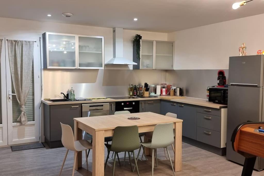 Belle Maison Climatisee Renovee Pac-Man Entre Collegues, Amis, Famille - Barbecue - Netflix - Prime - Baby Foot 50Cts Saint-Seurin-sur-l'Isle Экстерьер фото