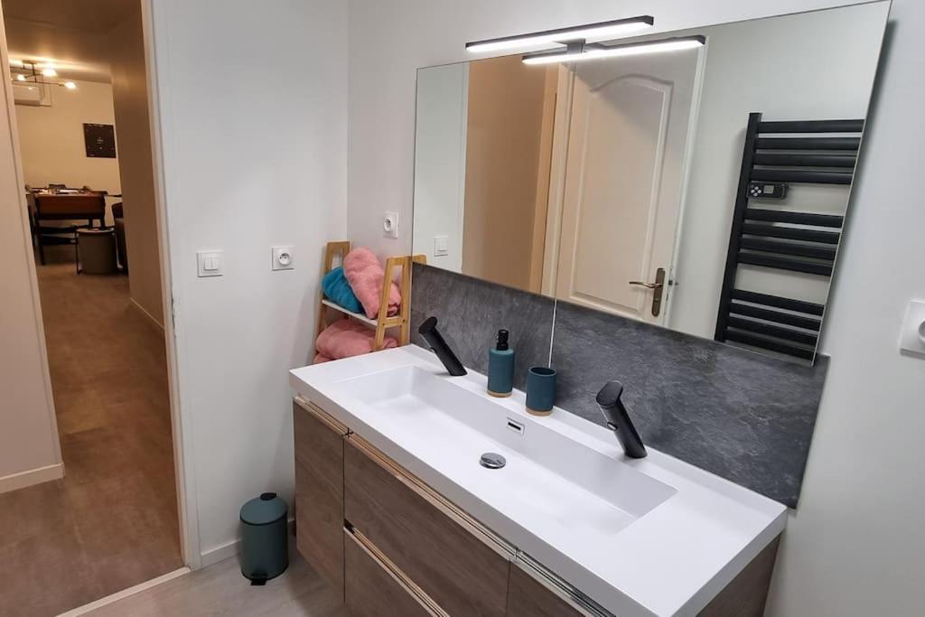 Belle Maison Climatisee Renovee Pac-Man Entre Collegues, Amis, Famille - Barbecue - Netflix - Prime - Baby Foot 50Cts Saint-Seurin-sur-l'Isle Экстерьер фото